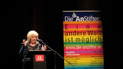 Foto Ute Scheub bei Rede