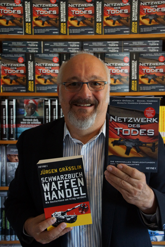 JG vor Büchern - Netzwerk des Todes
